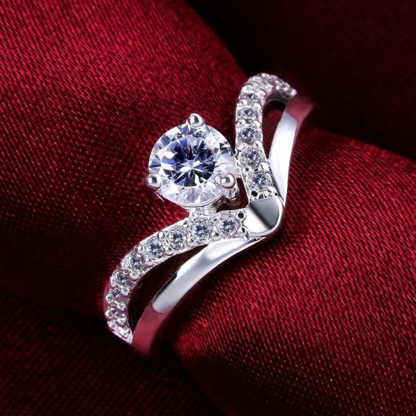 Genuine 9.25% Sterling Silver Swarovski Crystal Women's Ring Size 8 ONLY AVAILABLE IN SIZE 8   FREE SHIPPING!